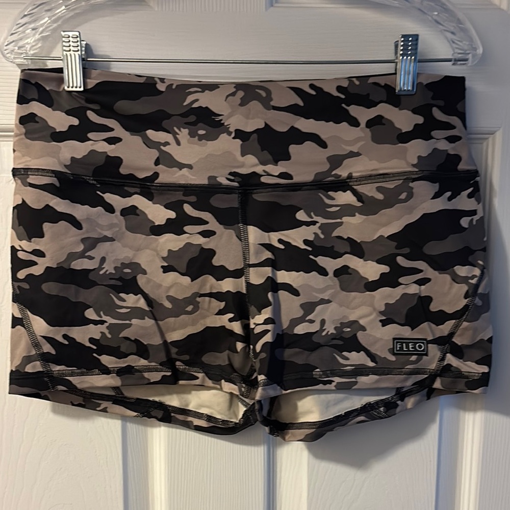 FLEO Women's Camo Shorts - Black and Gray